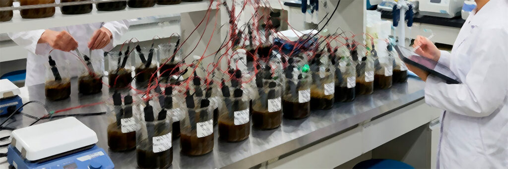 研究室での微生物燃料電池検証データの収集イメージ